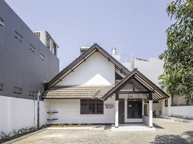 Super Oyo 1568 Stasiun Ka Cirebon Guest House Buitenkant foto