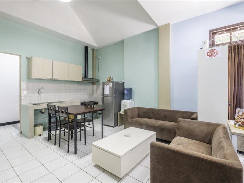 Super Oyo 1568 Stasiun Ka Cirebon Guest House Buitenkant foto