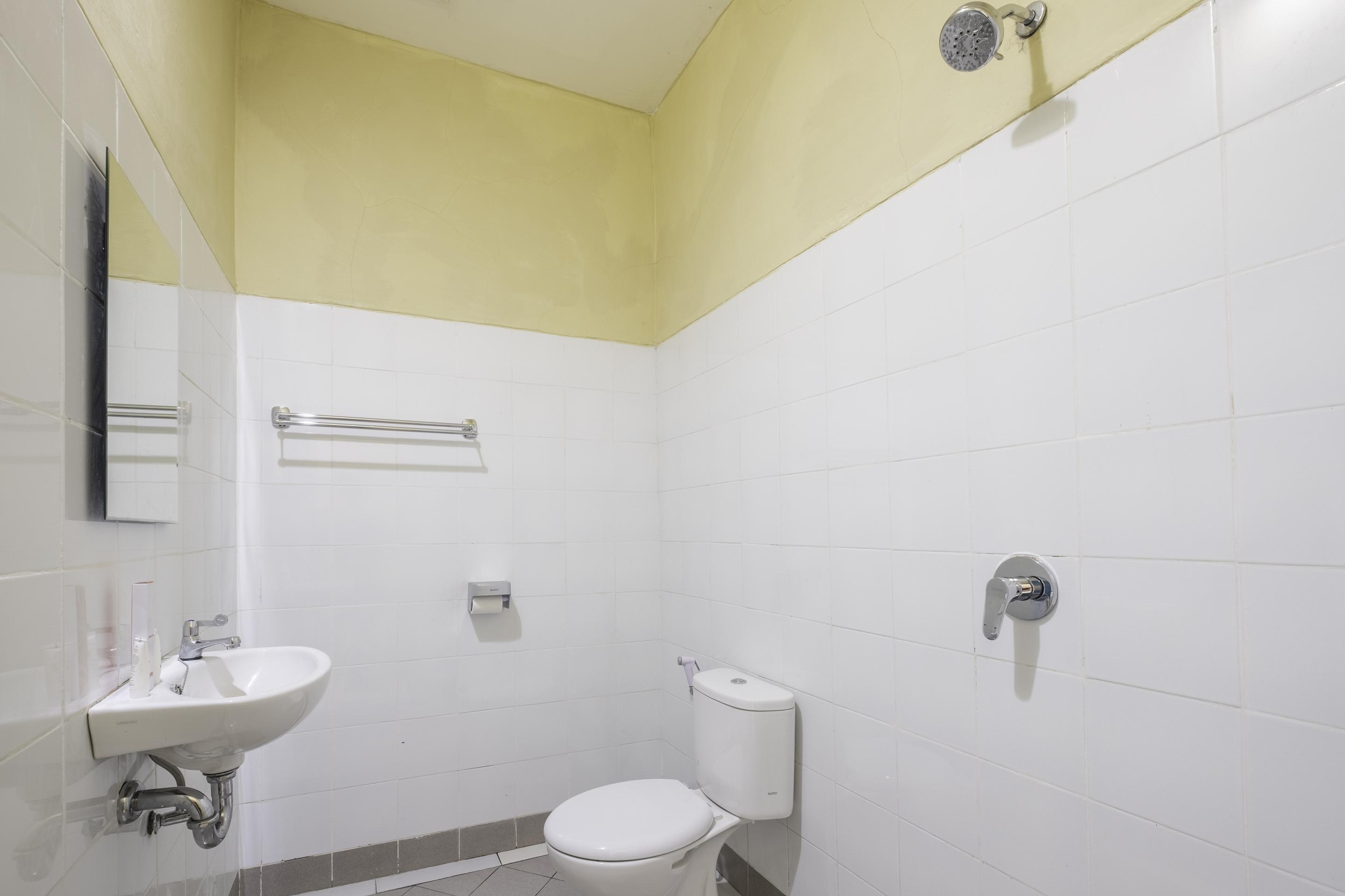 Super Oyo 1568 Stasiun Ka Cirebon Guest House Buitenkant foto