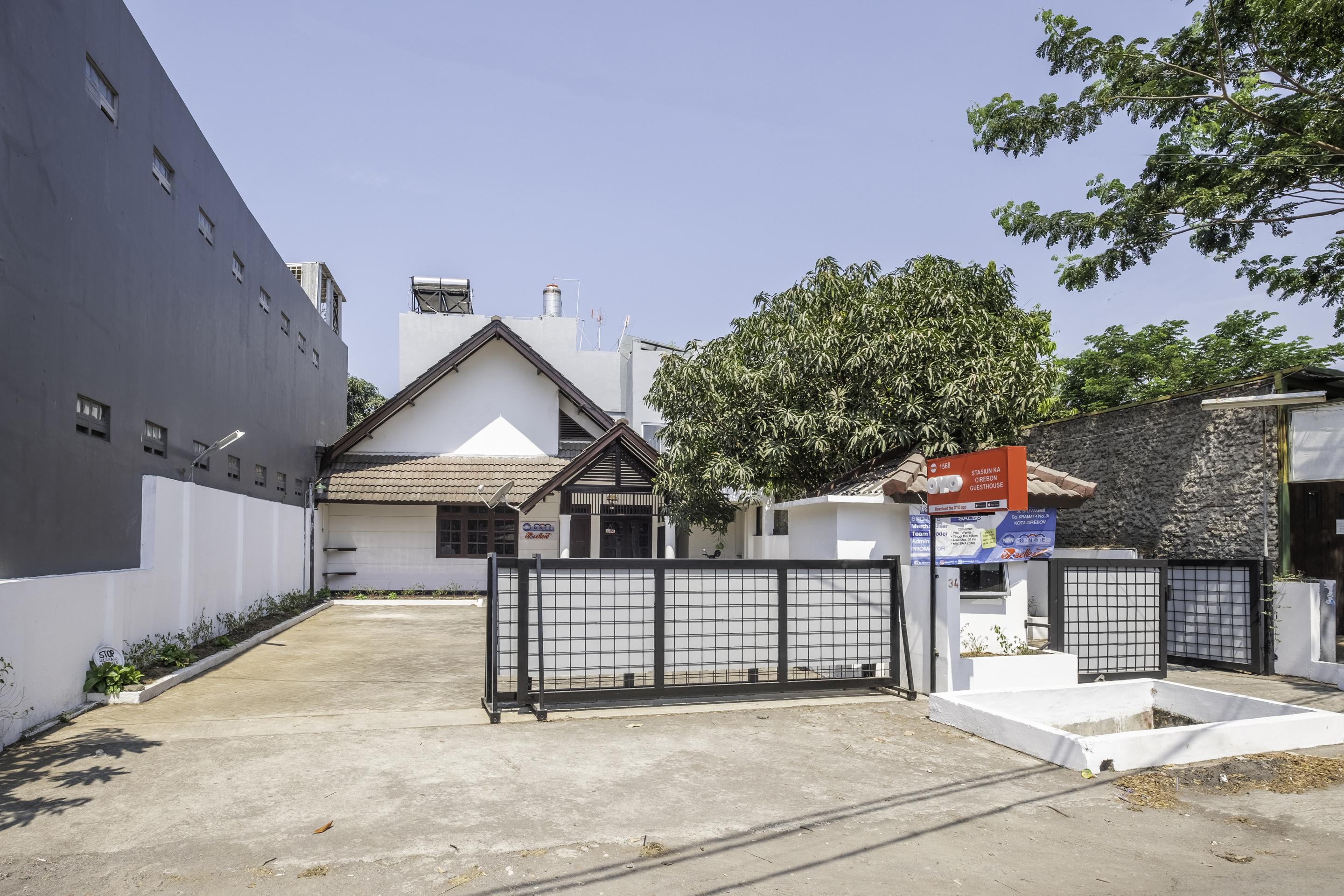 Super Oyo 1568 Stasiun Ka Cirebon Guest House Buitenkant foto