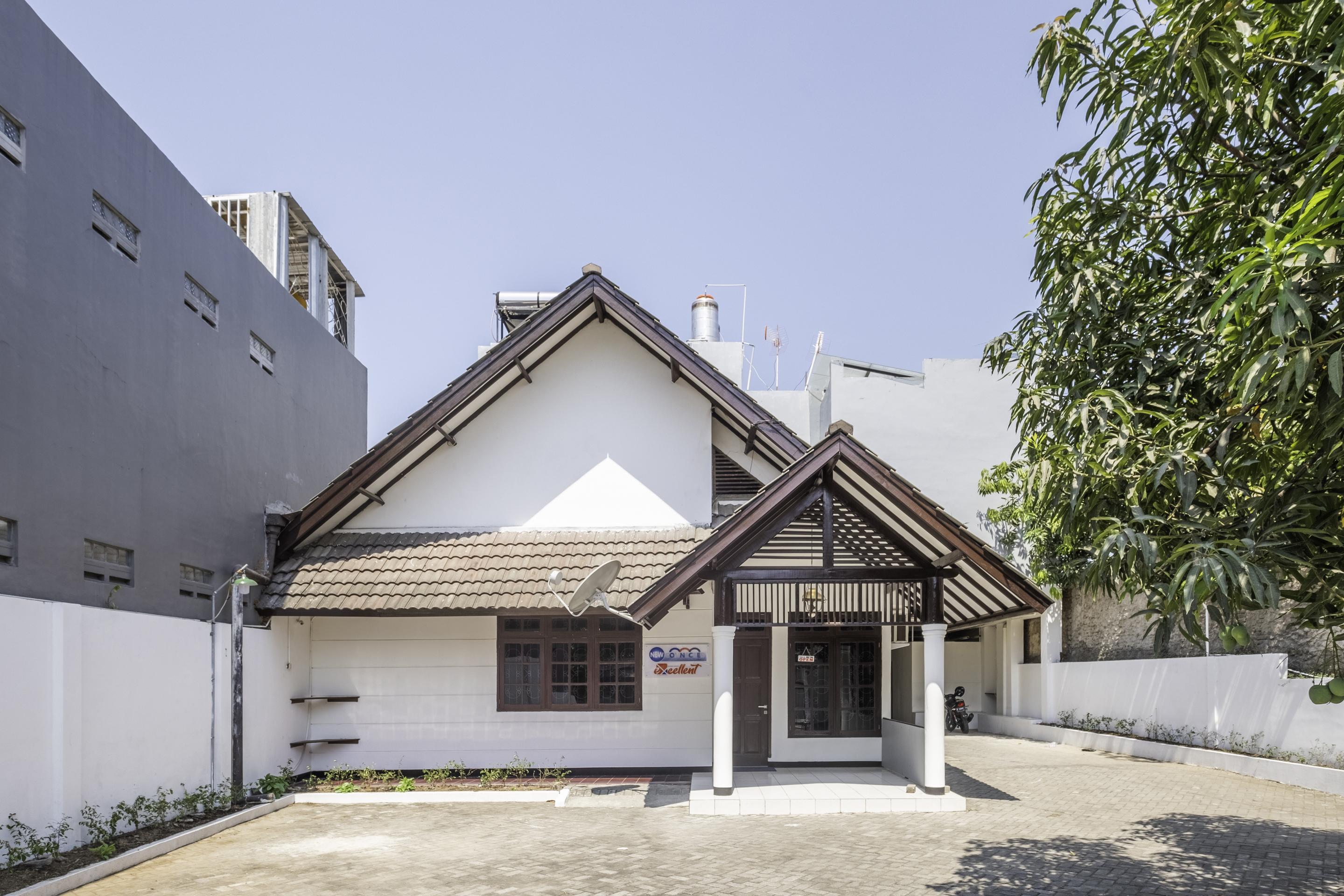Super Oyo 1568 Stasiun Ka Cirebon Guest House Buitenkant foto